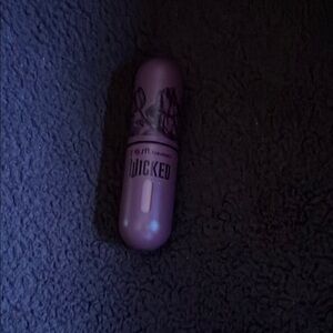 Purple r.e.m. beauty Lipstick
